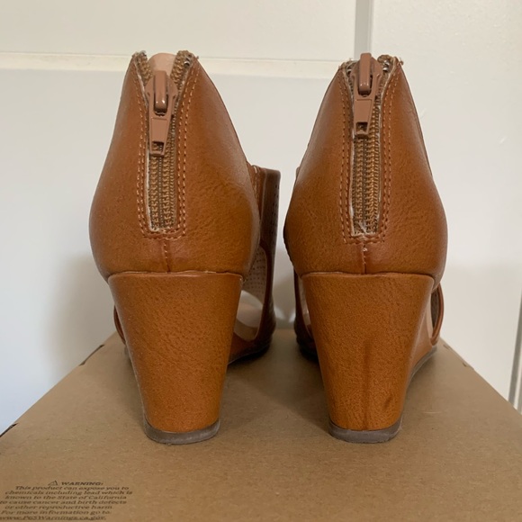 Journee Aretha Wedge Sandal - Womens Size 6.5 - Picture 9 of 9